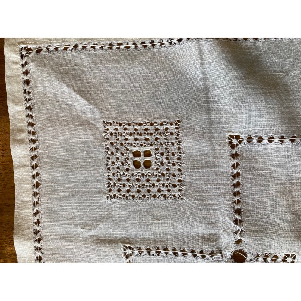 Vtg Square Tablecloth 31x32 White Lace Detail Insets Tea Party Cottagecore - Picture 2 of 7